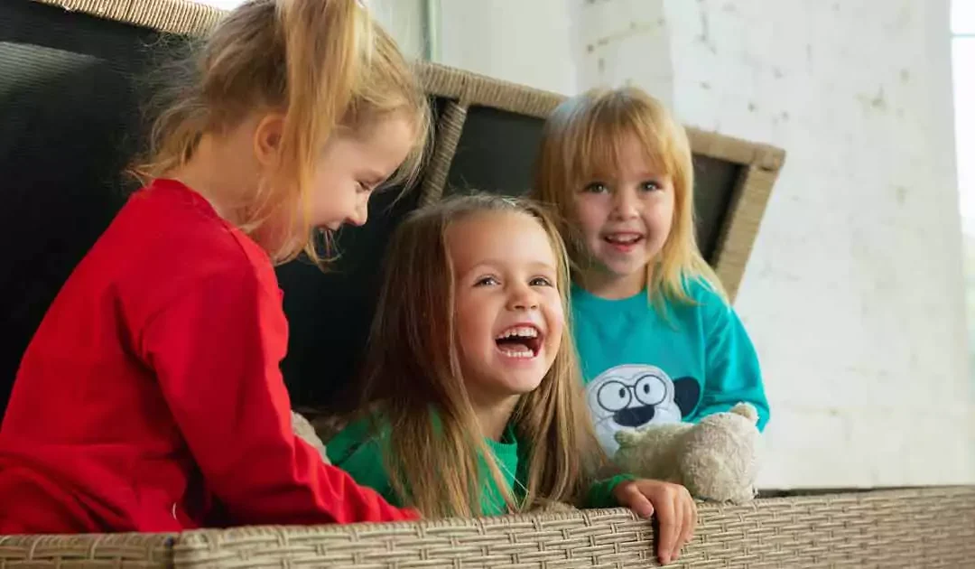 Indendørs aktiviteter for børn: den ultimative guide til sjov og læring hjemme